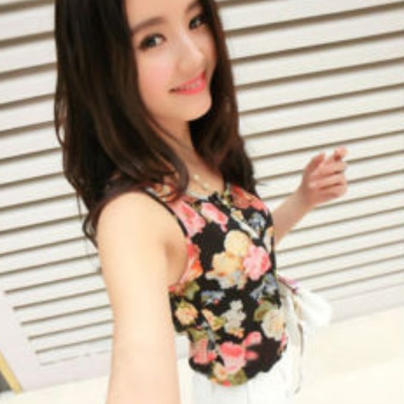 Black Beautiful Multi-Color Floral Print Tank Top - Picture 3 of 7